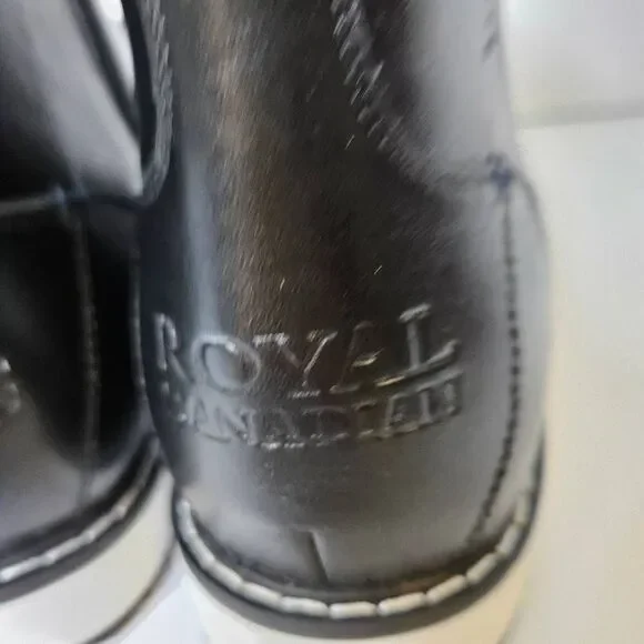 Royal Canadian men's black leather boots. Size 9. NWOB